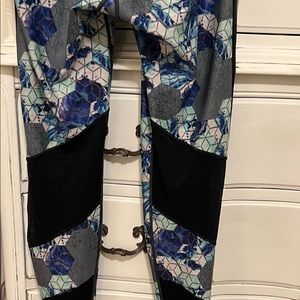 Calia by Carrie Underwood leggings